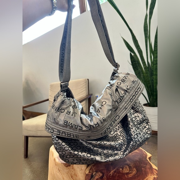 Chanel Unlimited Messenger Bag Nylon Large - Picture 8 of 17